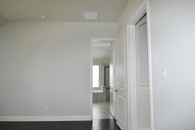 Building Photo - 9948 Haversham Dr