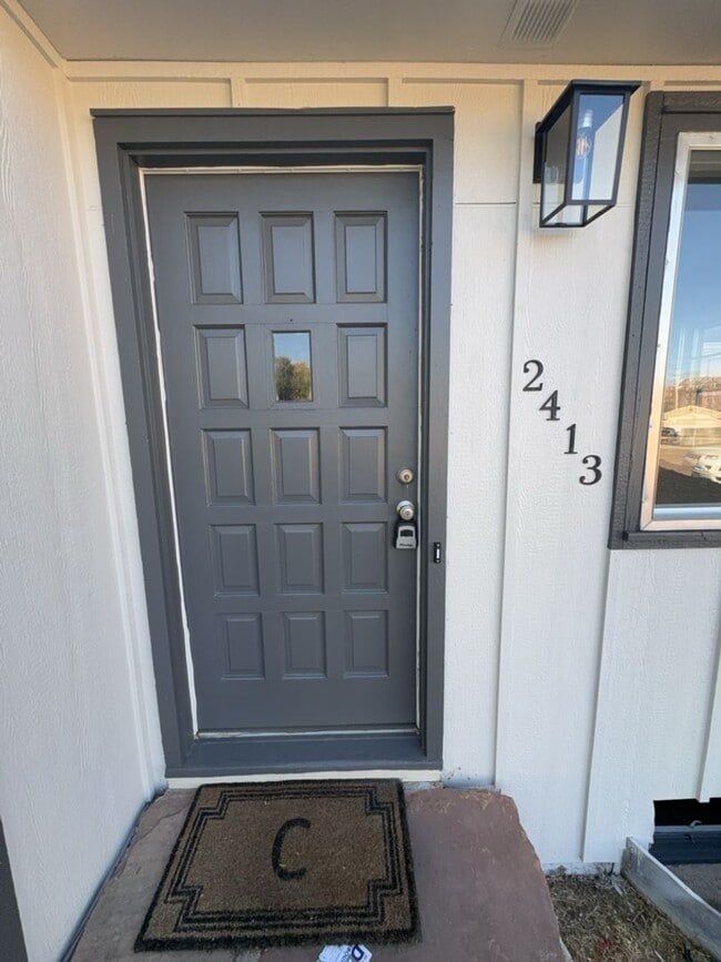 Building Photo - Beautifully Updated 3 Bedroom 2 Bath Home ...