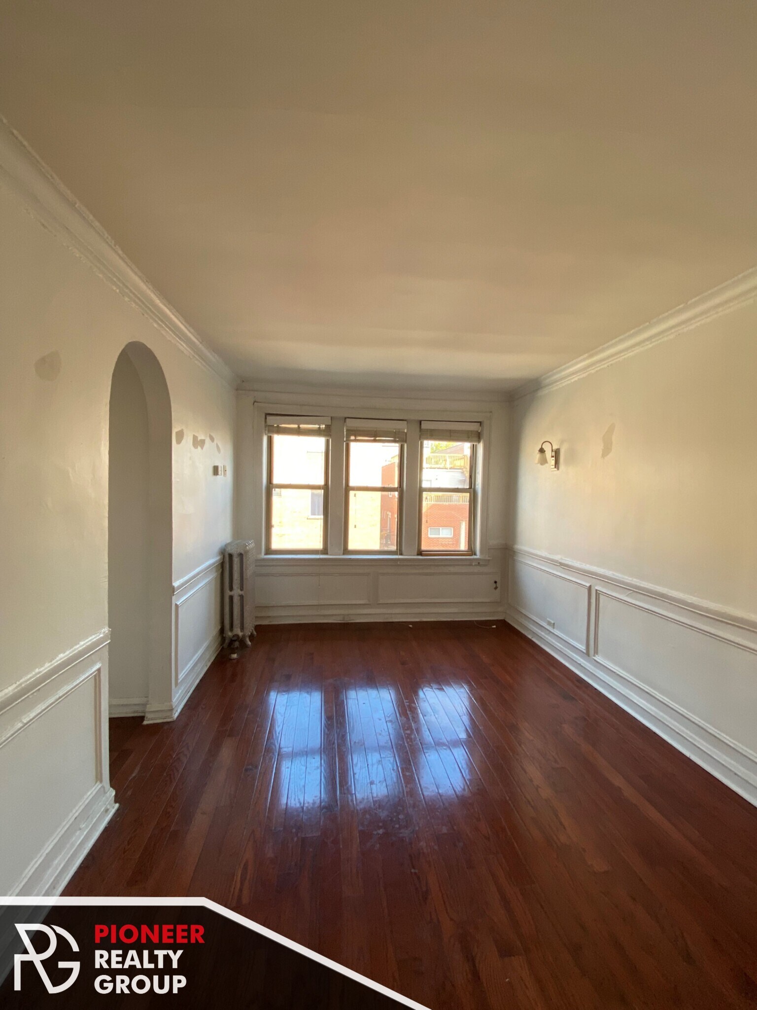 Building Photo - 546 W Surf St