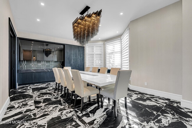 Building Photo - 215 Hollywood Ave