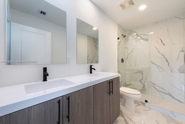 Building Photo - 1327 NW 2nd Ln