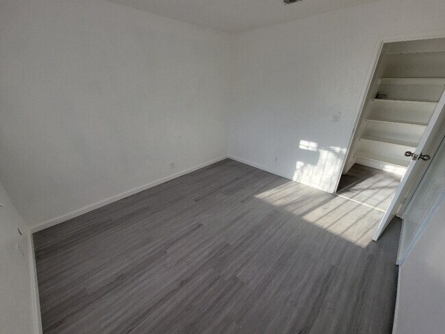 Building Photo - "Discover Comfort and Convenience: Spacious 2-Bed, 2-Bath Apartment in Las Vegas!"