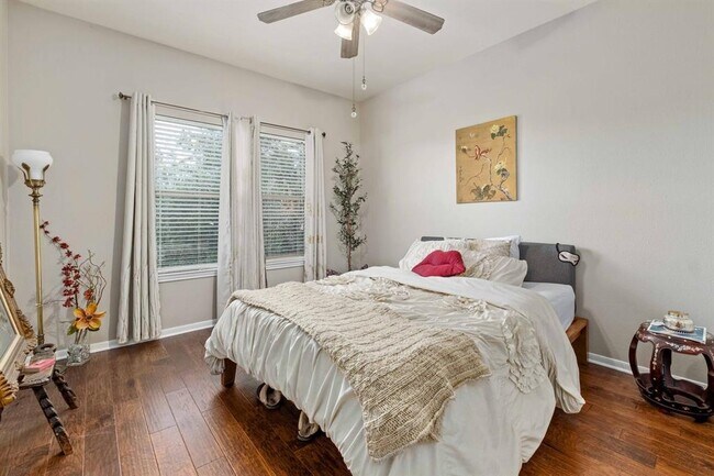 Building Photo - 6000-9 Shepherd Mountain Cove