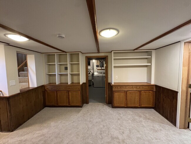 Building Photo - Charming 3-Bed Oasis with Fireplace & Finished Basement in Richfield!
