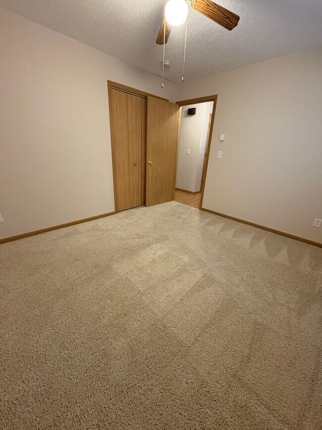 Building Photo - 801 Evergreen Dr