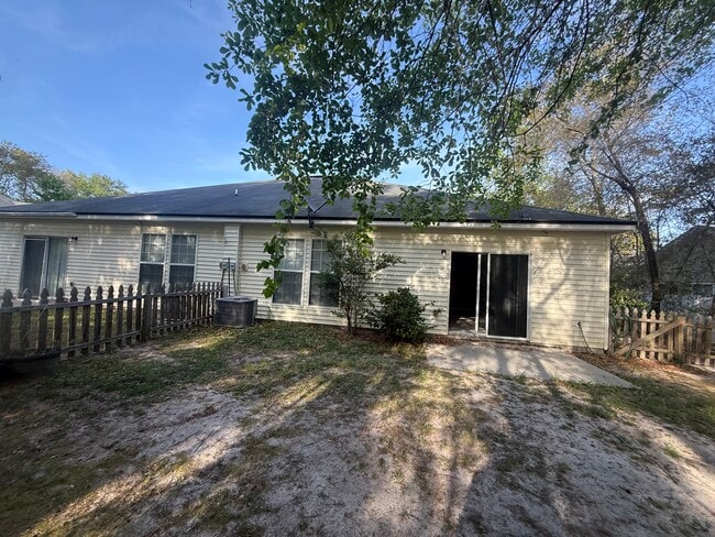 Building Photo - 118 Callie Cir