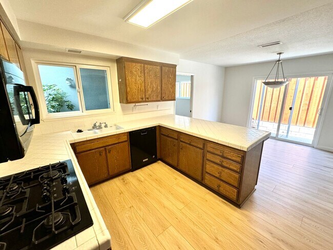 Building Photo - Charming Single Story Upgraded East End Home