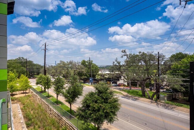 Building Photo - 4004 Banister Ln