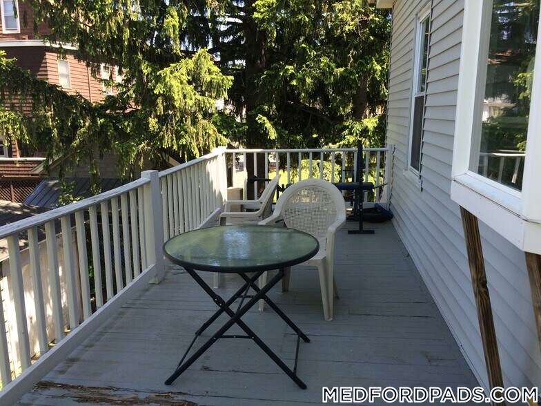 Building Photo - 79 Capen St