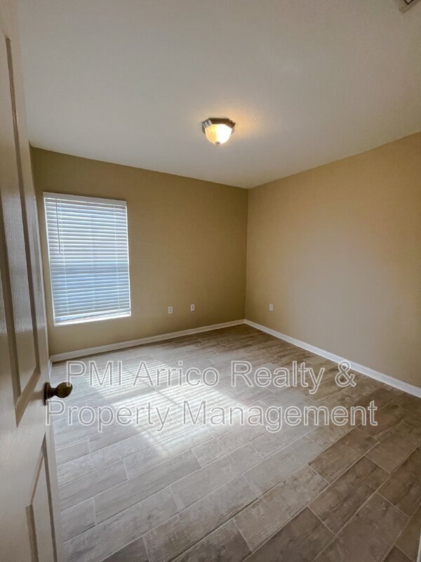 Building Photo - 10840 Johanna Ave