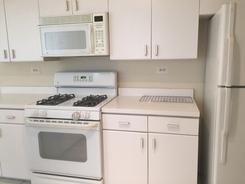 Building Photo - 396 Bentley Pl