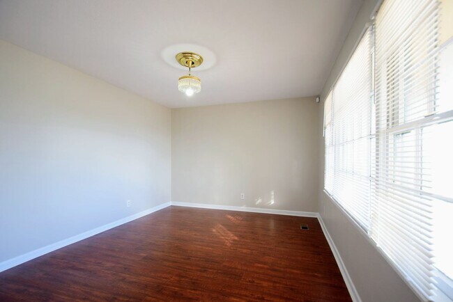 Building Photo - 5325 Trampas Ct