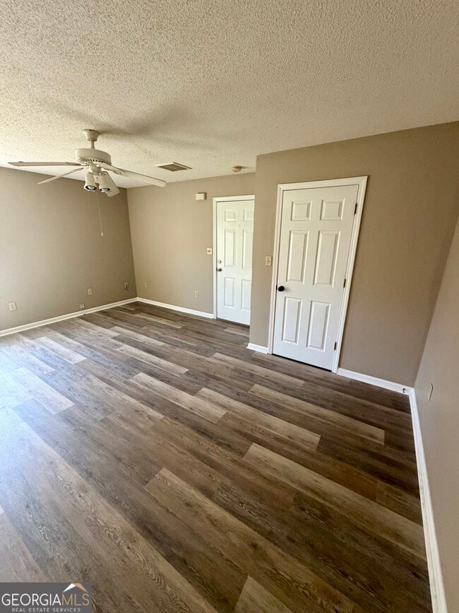 Building Photo - 806 E Church St