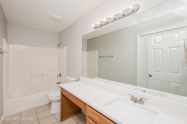Building Photo - 806 Tin Dor Way