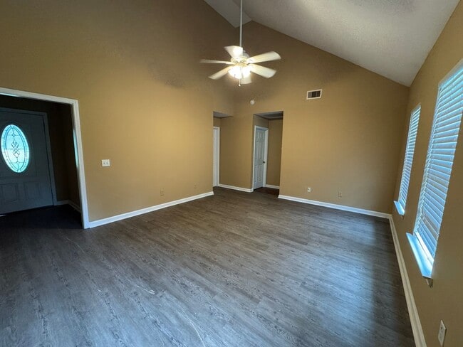 Building Photo - 605 Lancelot Ct