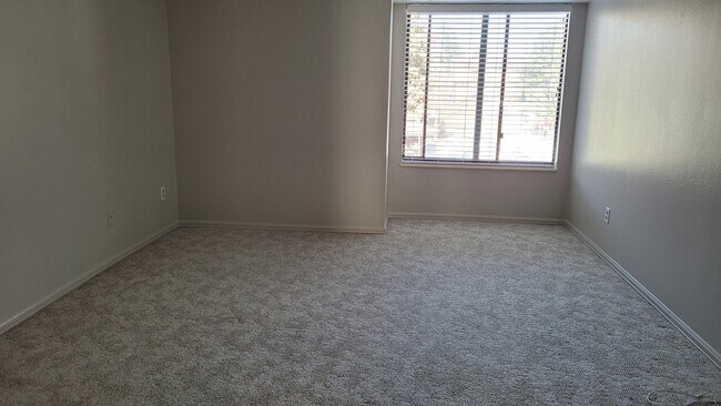 Building Photo - 324 Wright St