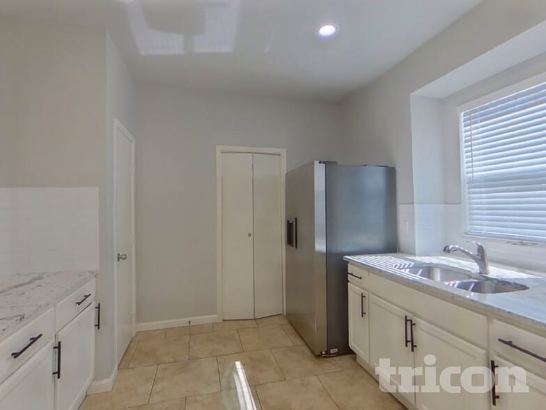 Building Photo - 624 Nora Ln