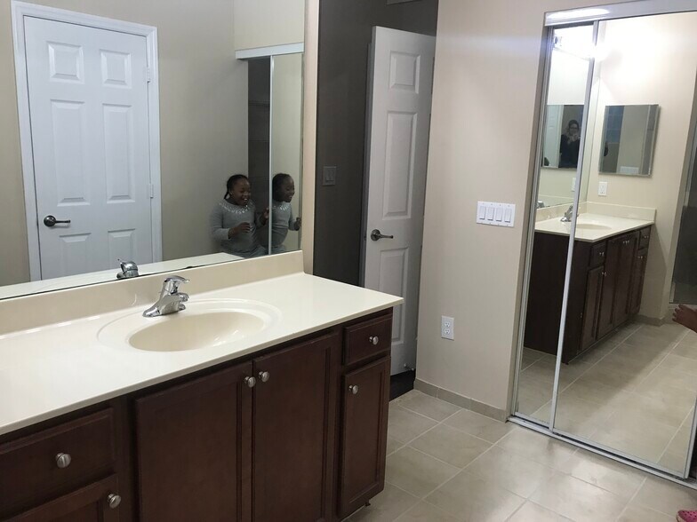 Building Photo - 3222 NW 31st Ter