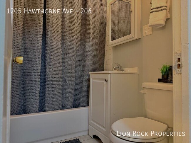 Building Photo - 1205 Hawthorne Ave