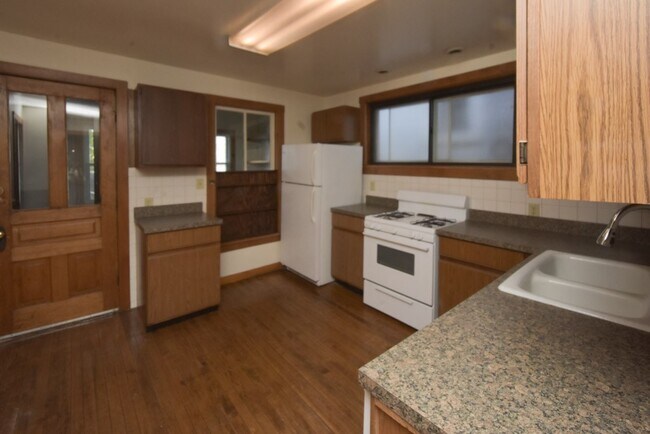 Building Photo - 1246 W Diversey Pkwy