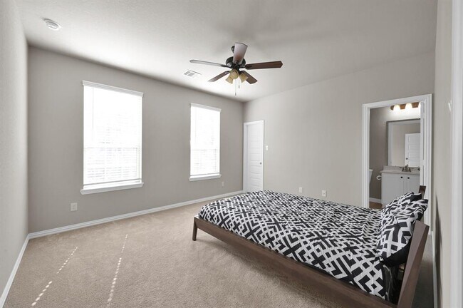 Building Photo - 17052 Easter Lily Dr