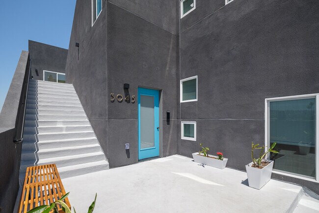 Building Photo - 3045 W Boulevard2A-2A