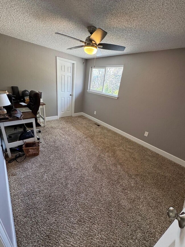 Building Photo - Charming 3-Bedroom Home in a Prime Location!
