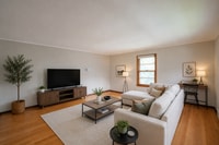 Building Photo - 430 N Oak St