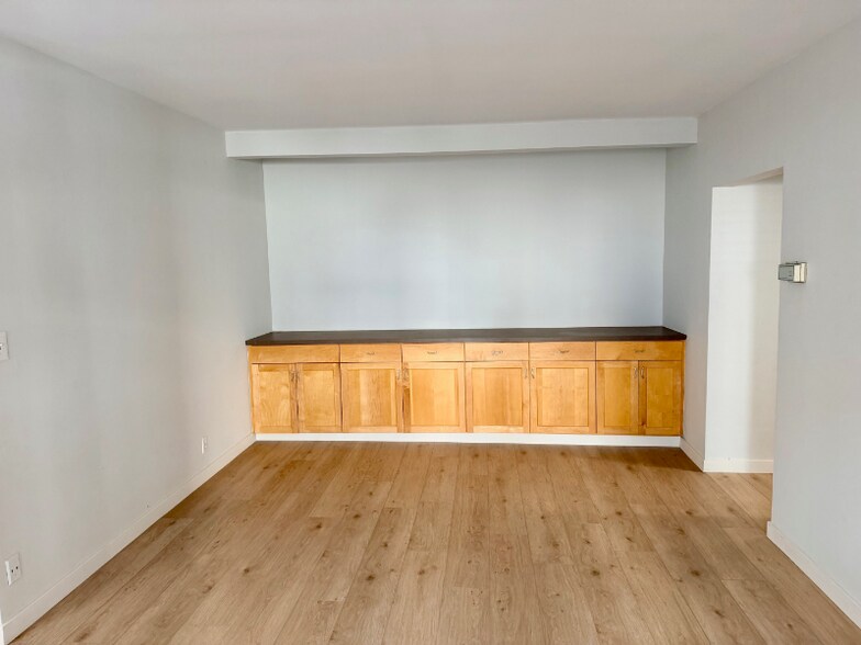 Building Photo - 808-812 Westmount Dr