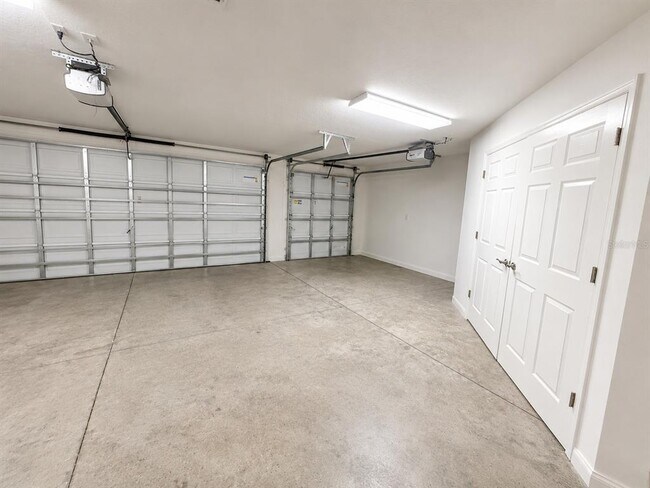Building Photo - 3942 Zenith Lp