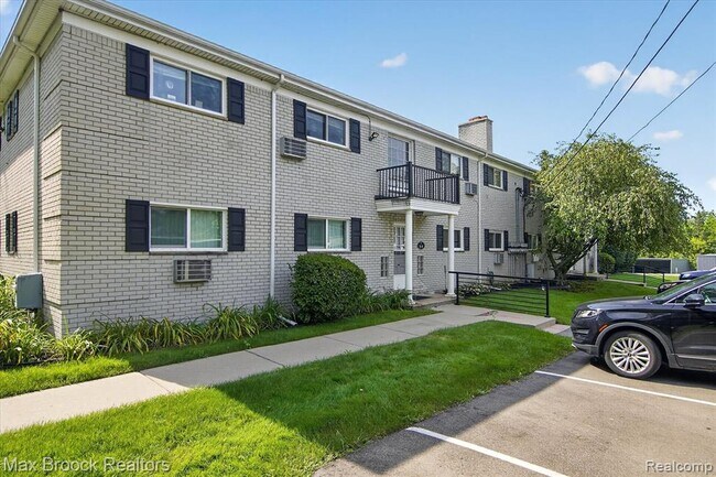 Building Photo - 100 W Hickory Grove Rd