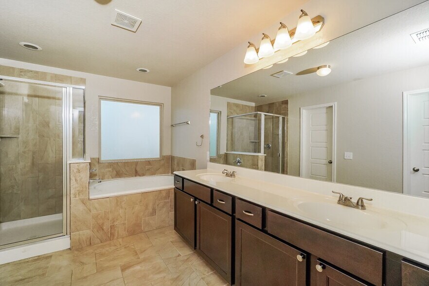 Building Photo - 640 Community Dr