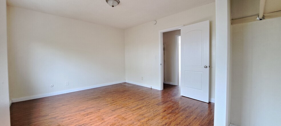 Building Photo - 1340 W 85th St