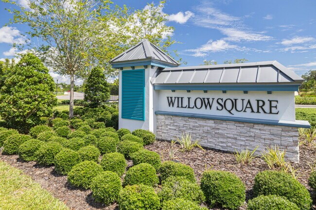 Building Photo - "Charming Gated community 3-Bed Retreat with Lake View & Granite Touches in Lutz!"