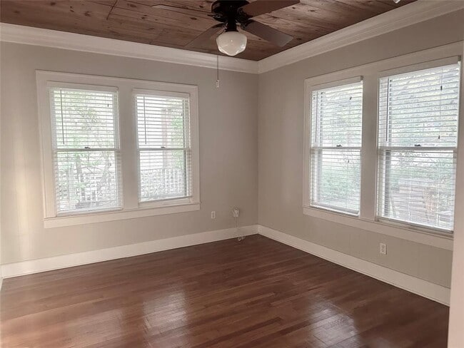 Building Photo - 312 Le Grande Ave