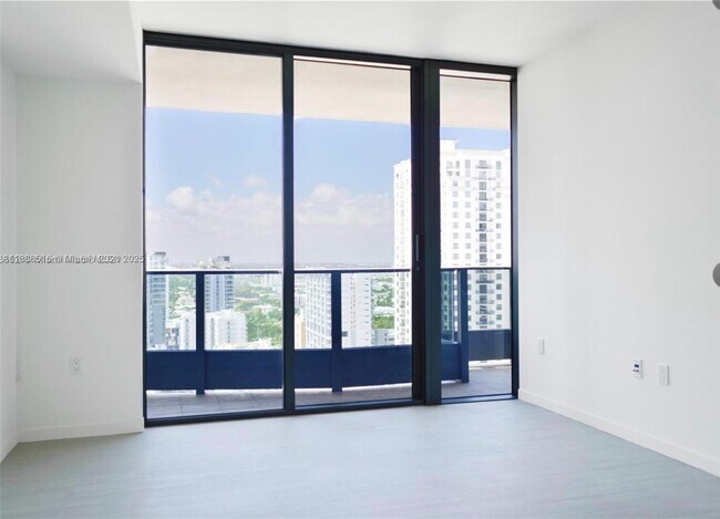 Building Photo - 1000 Brickell Plaza