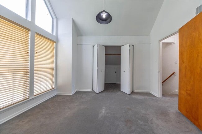 Building Photo - 22 Stonehouse Cir