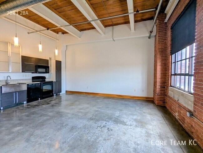 Building Photo - 382 W 22nd St