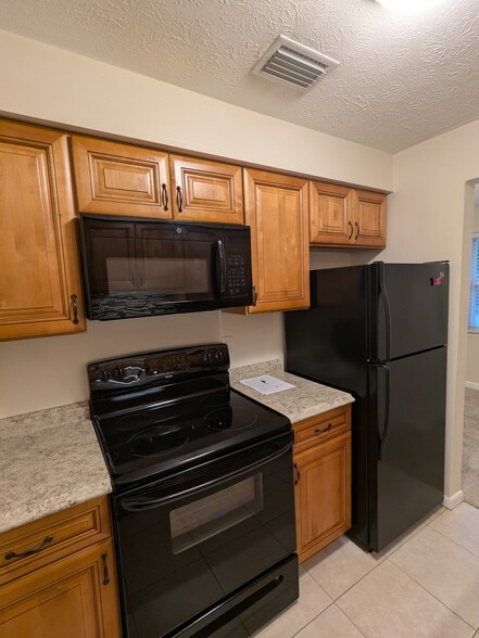 Building Photo - 2207 Spring Park Rd