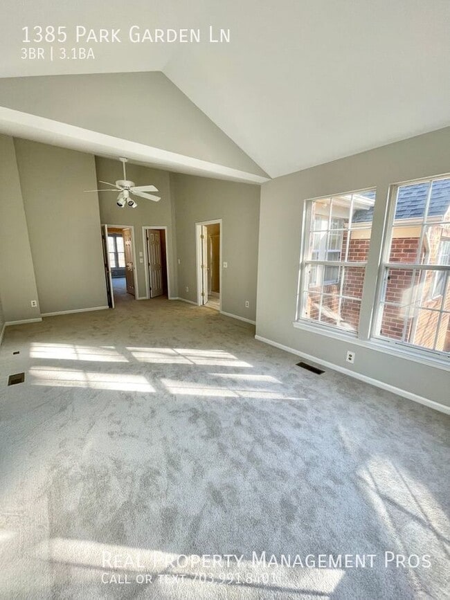 Building Photo - 1385 Park Garden Ln