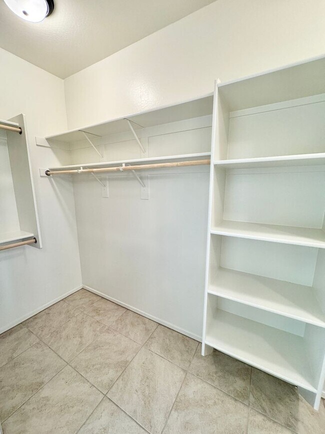 Building Photo - Beautiful 3 Bedroom 2 Bath Single Level Newer Built Home In Litchfield Park! Has Solar!