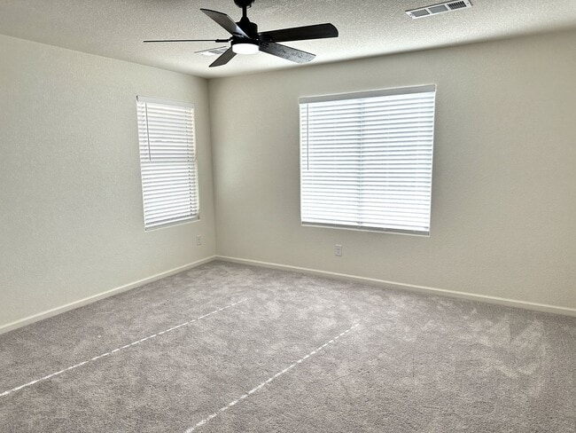 Building Photo - 4 bedroom, 2 bathroom Mystic Canyon Gem