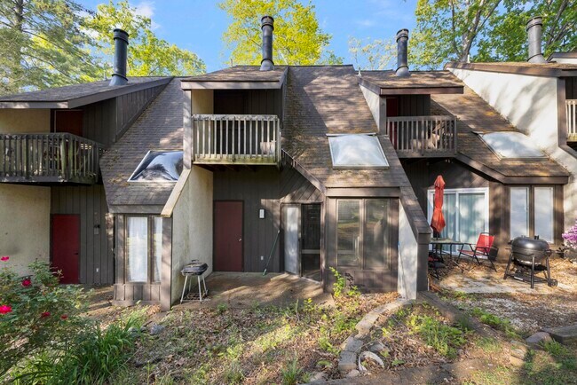 Building Photo - 115 Beechnut St