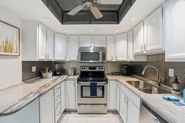 Building Photo - 27526 Los Amigos Ln