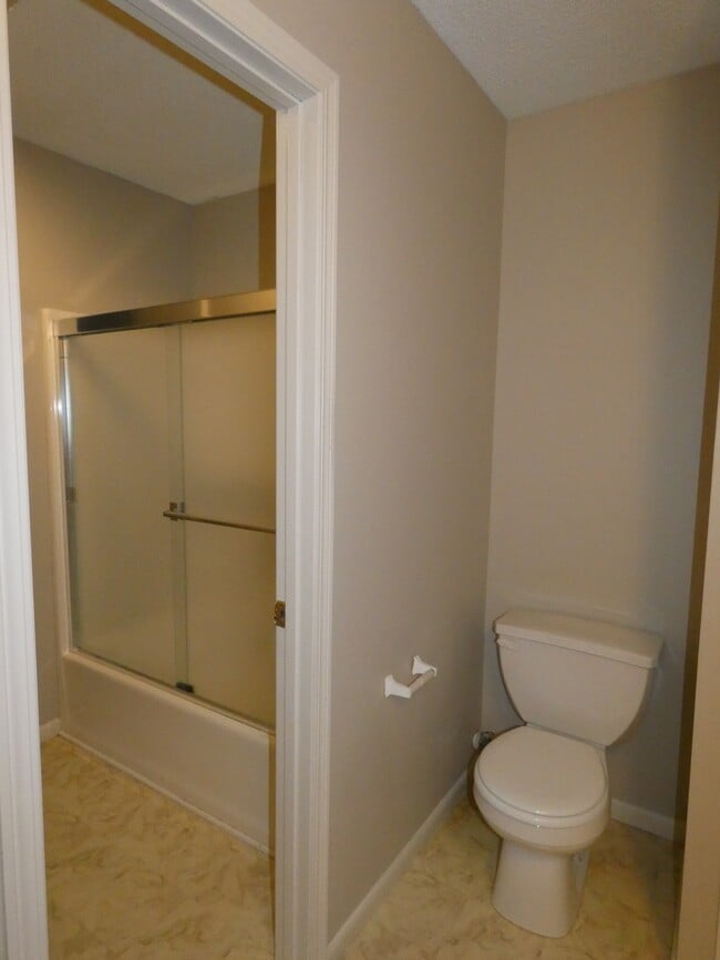 Building Photo - 10615 N Locust Ct