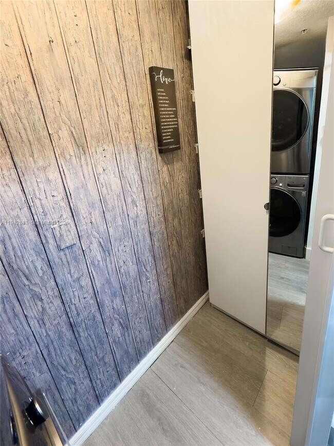 Building Photo - 6670 NW 114th Ave