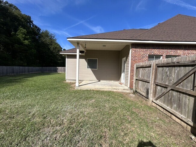 Building Photo - 23983 Terrace Ave