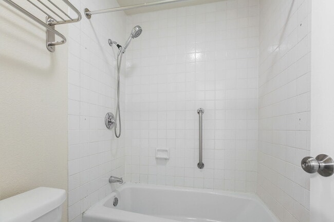 Building Photo - 2625 Pirineos Way
