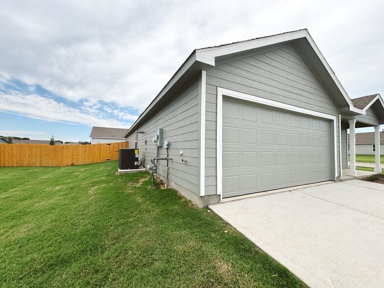 Building Photo - 3612 Chambray Dr