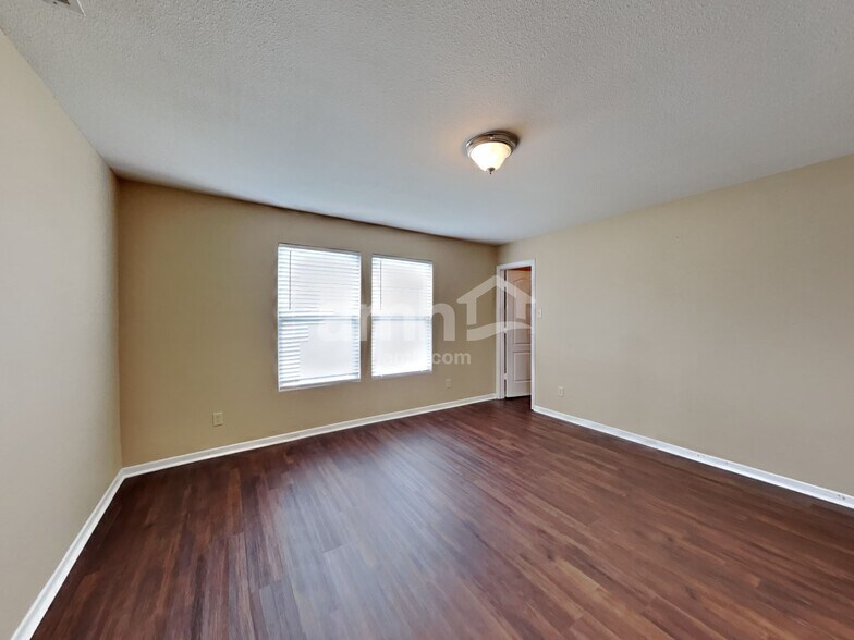 Building Photo - 10522 McClain Dr